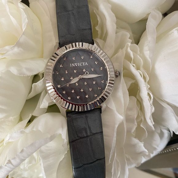 Invicta Angel - Picture 6 of 6